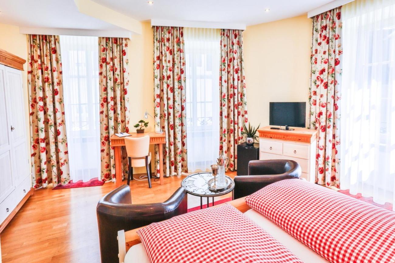 Hotel Zum Goldenen Loewen Baden-Bade Quarto foto